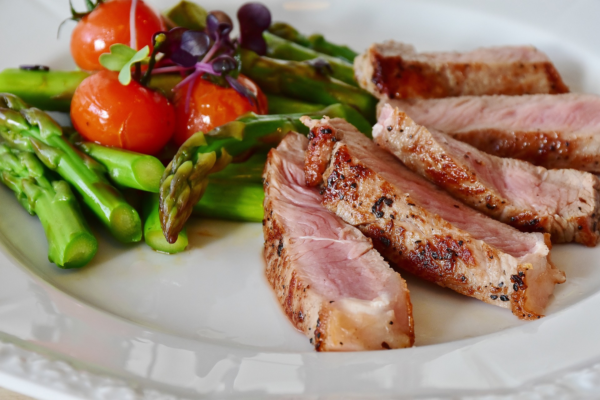 Asparagus steak veal