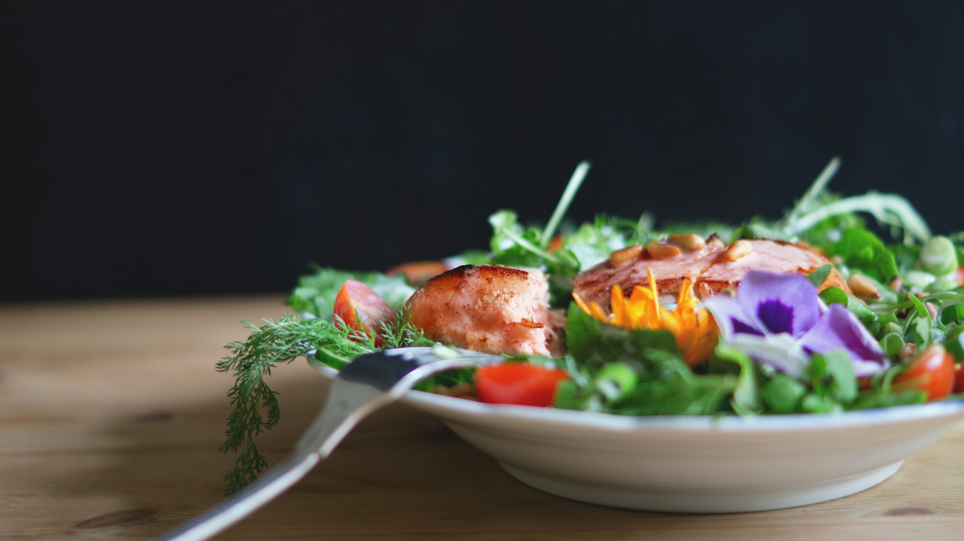 A plate of chicken and veggie salad