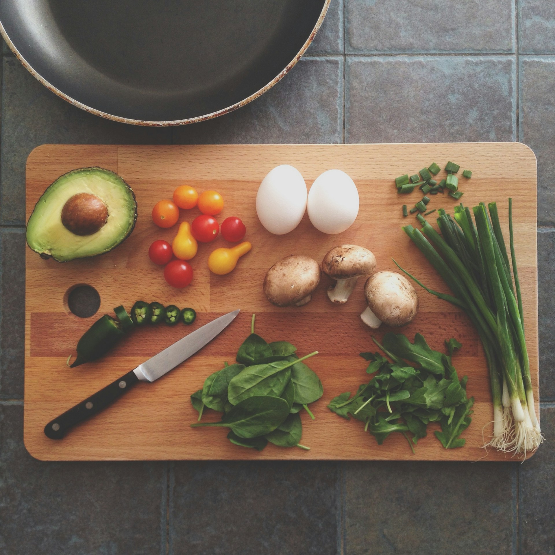 Avocado, tomatoes, mushroom, eggs and green onion